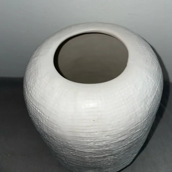threshold cream ceramic vase - Picture 3 of 4